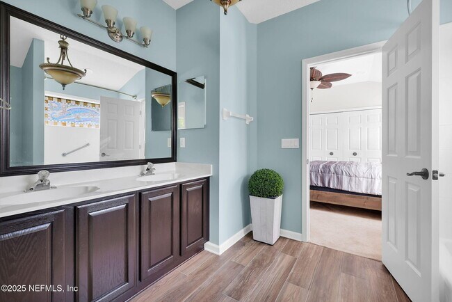 Building Photo - 526 Oakmont Dr