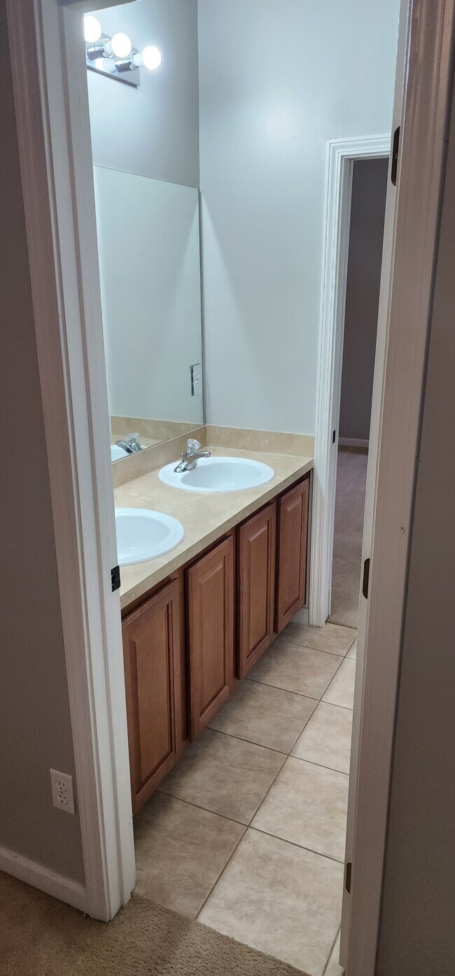 Building Photo - 3051 Tower Oaks Dr