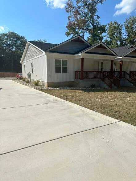 Primary Photo - 134 N Clarendon Dr