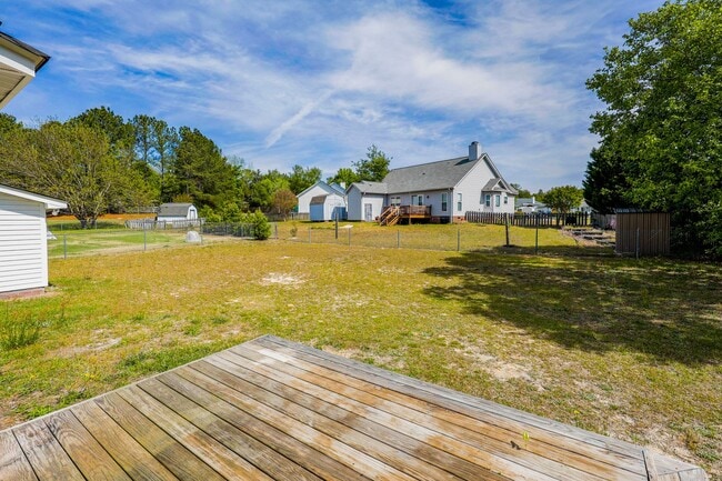 Building Photo - Refined 3-Bedroom Home with New LVP Flooring in Prime West Columbia Location!