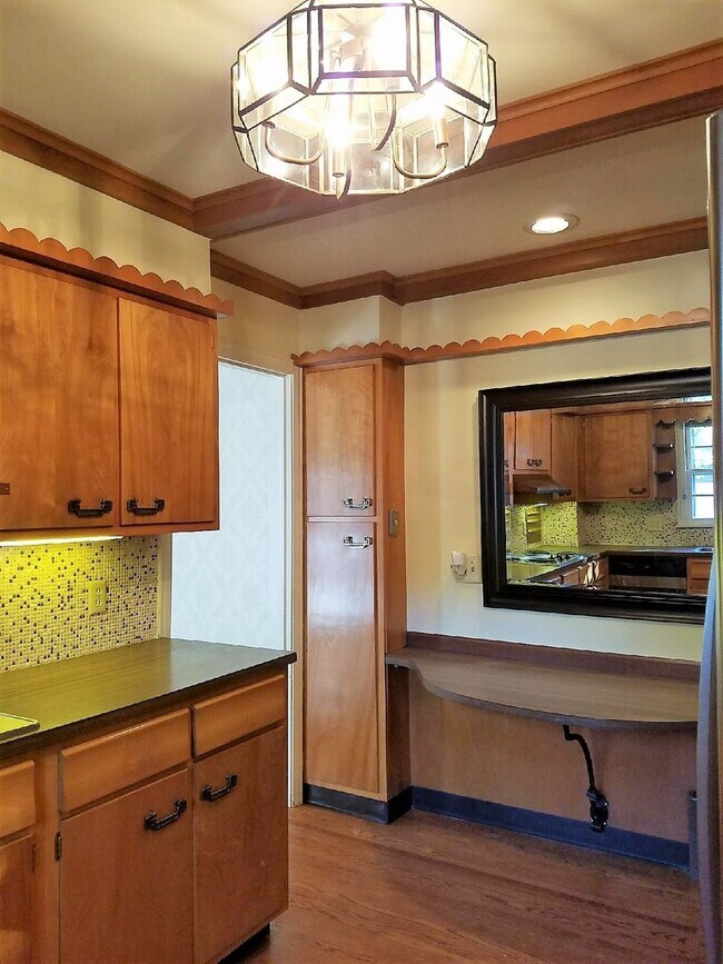 Building Photo - 3 bed 2 bath Riverside Home