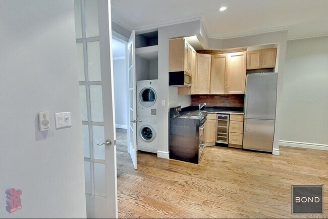 Building Photo - 330 E 35th St