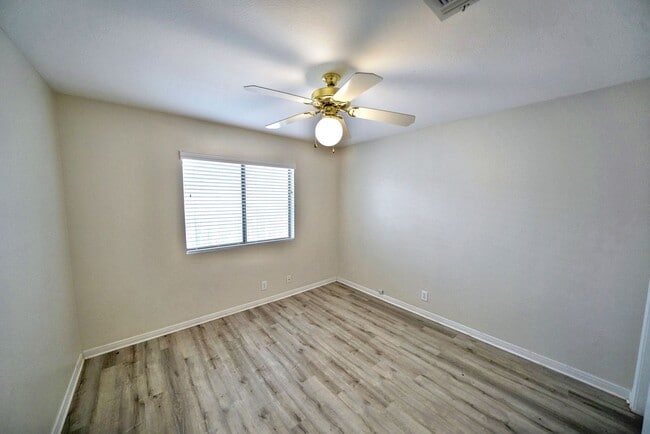 Building Photo - Beautiful Home in the desirable Shavano Ga...
