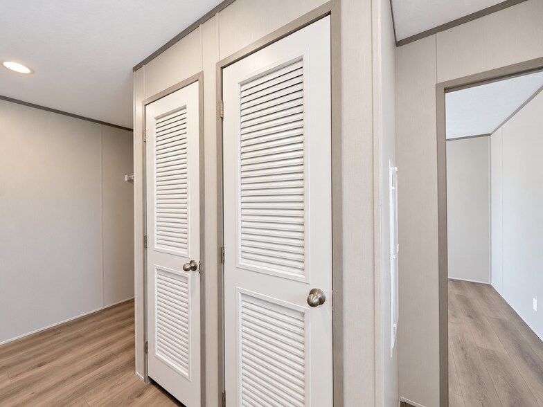 Building Photo - 108 Pine Cone Dr