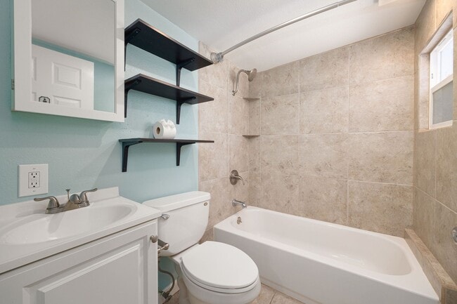 Building Photo - Beautifully Upgraded 2 Bedroom Starter Home!