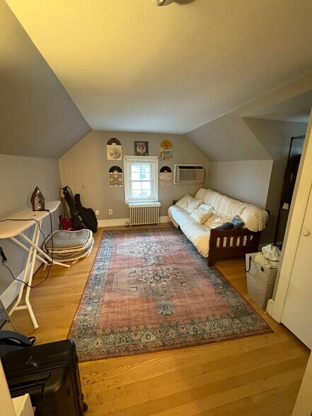 Building Photo - 94 Branford St