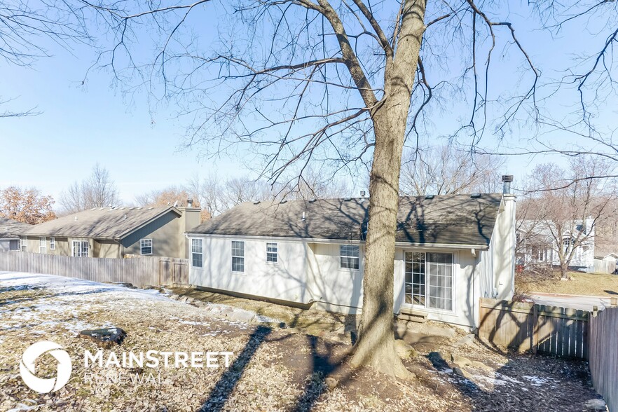 Building Photo - 1463 NW Foxboro Rd