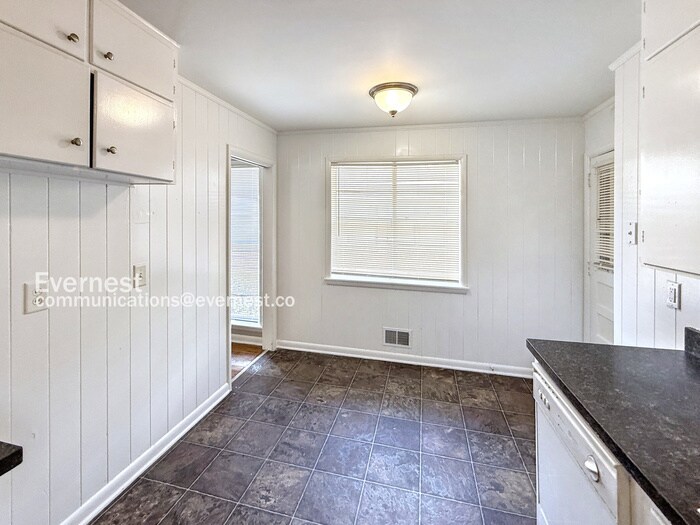 Building Photo - 8047 2nd Ave S