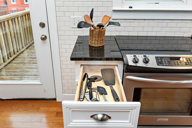 Building Photo - 526 Troost Ave