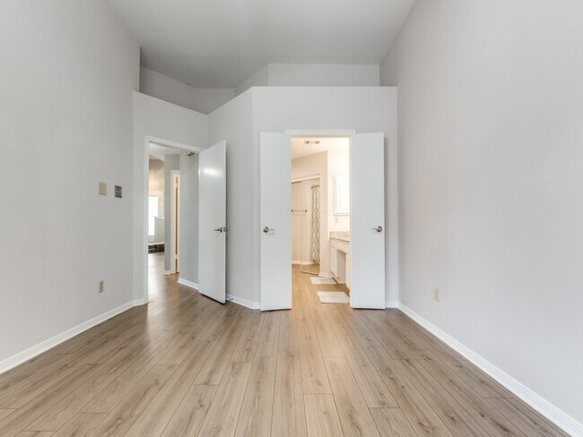 Building Photo - 39 N Lakeridge Cir