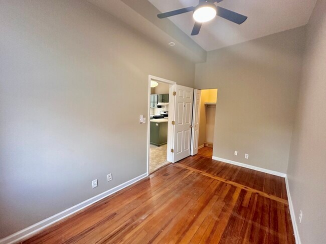 Building Photo - 851 N Ashland Ave