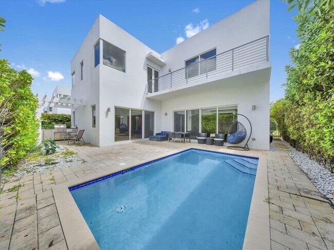 Building Photo - 10081 NW 75th Terrace