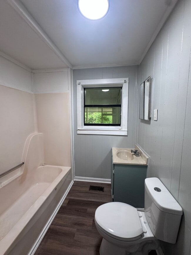 Building Photo - Housing Voucher accepted