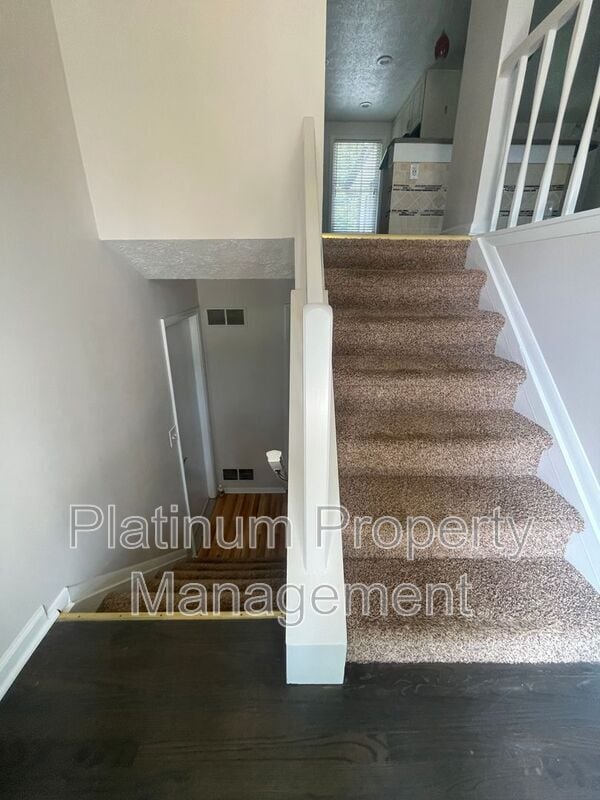 Building Photo - 10500 Worthington Hills Manor