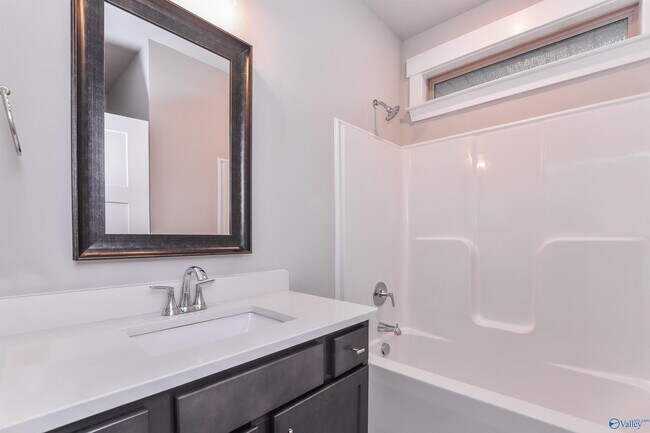 Building Photo - 14668 Greenleaf Dr