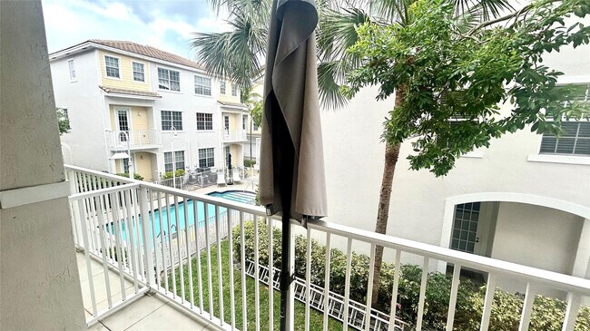 Building Photo - 2720 NE 9th Ave