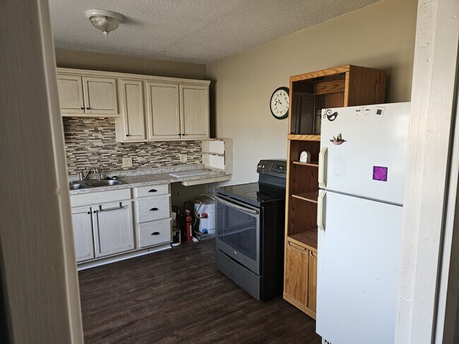 Building Photo - 1203 E County Rd 128
