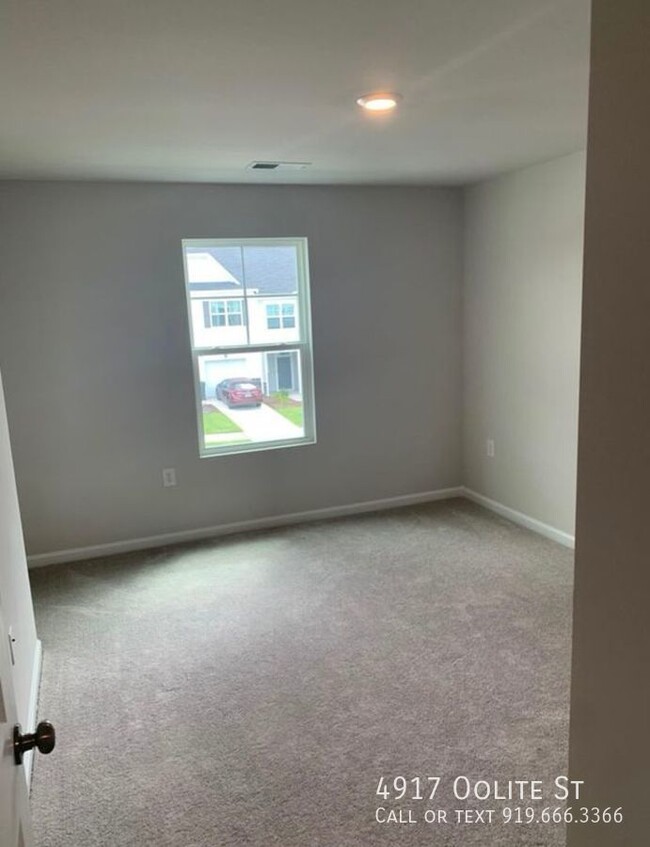 Building Photo - Stunning Brand New 3 Bed, 2.5 Bath Townhom...