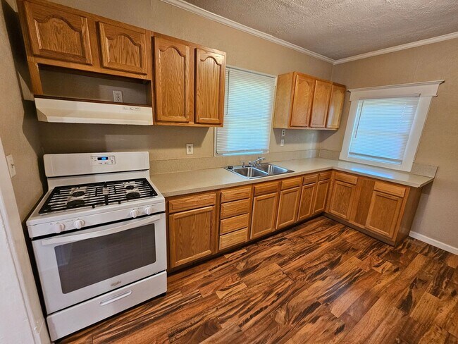 Building Photo - 519 Howard St