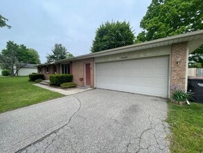 Building Photo - 7865 Ridgewood Dr