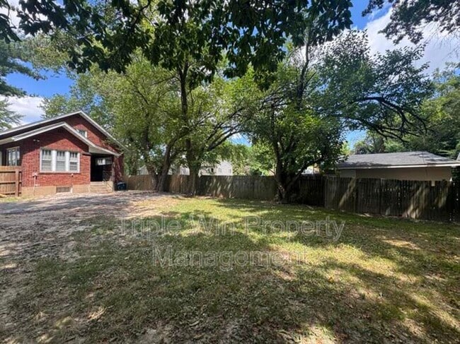 Building Photo - 424 Abston St