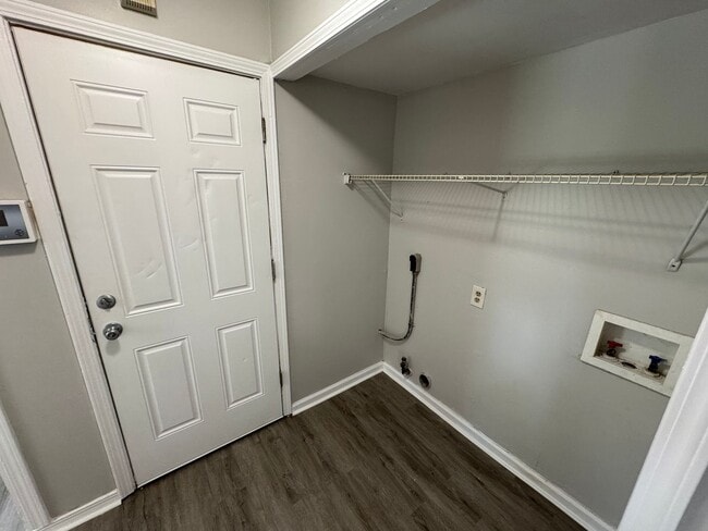 Building Photo - Far Eastside Large 3 Bedroom 1.5 Bath
