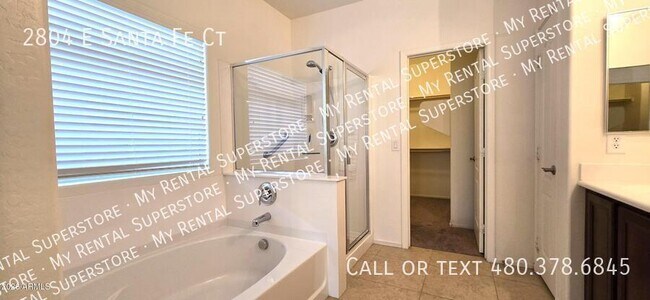 Building Photo - 2804 E Santa Fe Ct