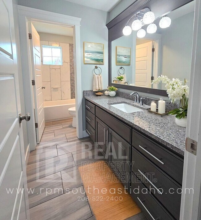 Building Photo - Gorgeous 6 Bedroom, 3 Bathroom Home in Mountain Bend in Ammon - By Real Property Management