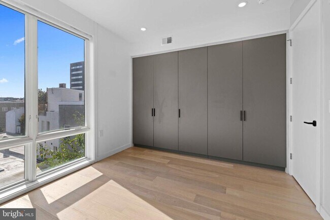 Building Photo - 807 N 3rd St