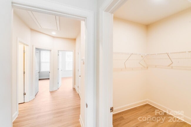 Building Photo - 645 Brookwood St