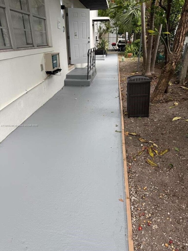 Building Photo - 9025 Harding Ave