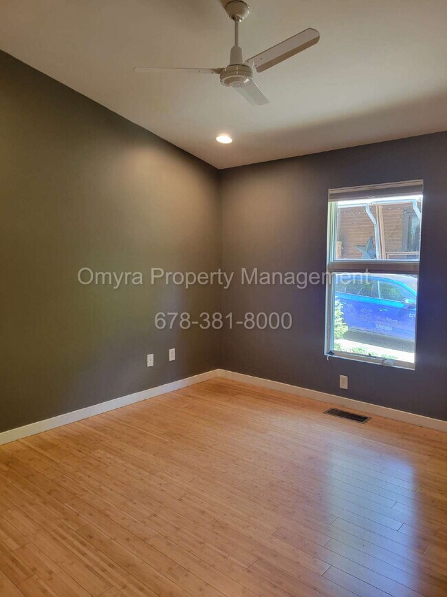 Building Photo - Luxurious 4 bedroom house in Atlanta!