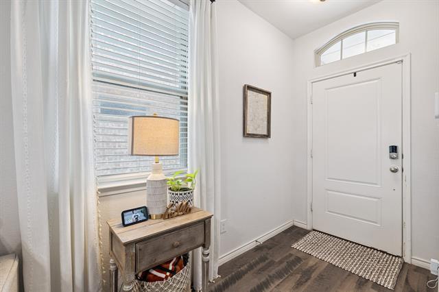Building Photo - 2145 Miramar Dr
