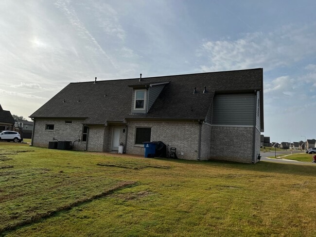 Building Photo - Immaculate Home built in 2022