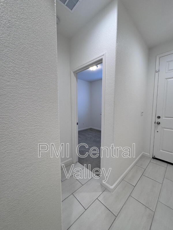 Building Photo - 4612 Irma Dr