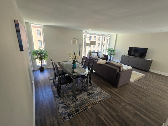 Building Photo - 227 E Walton Pl