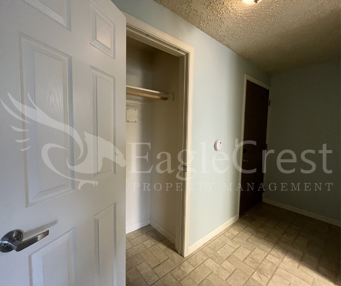 Building Photo - Availability at the Vineyards! 2 Bedroom 2 Bath ~ 2nd Floor Apartment **$200.00 Off 2nd Months Re...