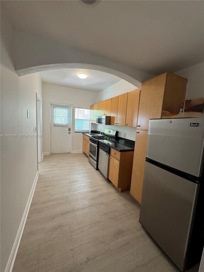 Building Photo - 1027 Euclid Ave