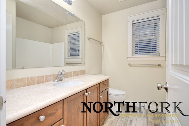 Building Photo - Stunning Meridian Home