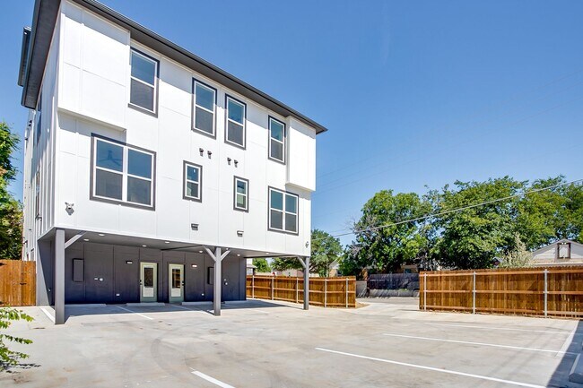 Building Photo - 2801 Forest Park Blvd