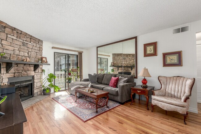 Building Photo - 8335 S Fairmount Dr