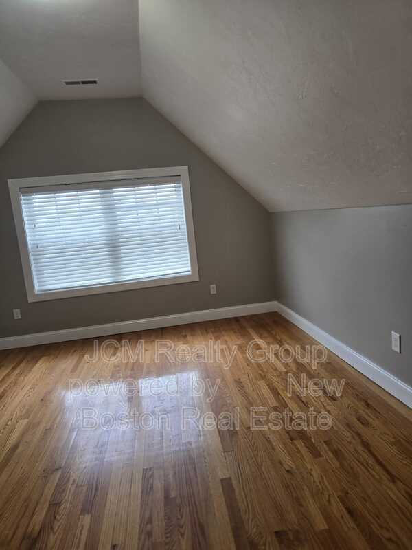 Building Photo - 283 Lincoln Ave