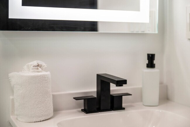 Building Photo - 152 Baxter Rd