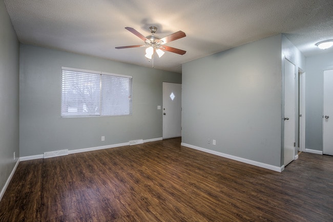 Building Photo - 510 NE Corder St