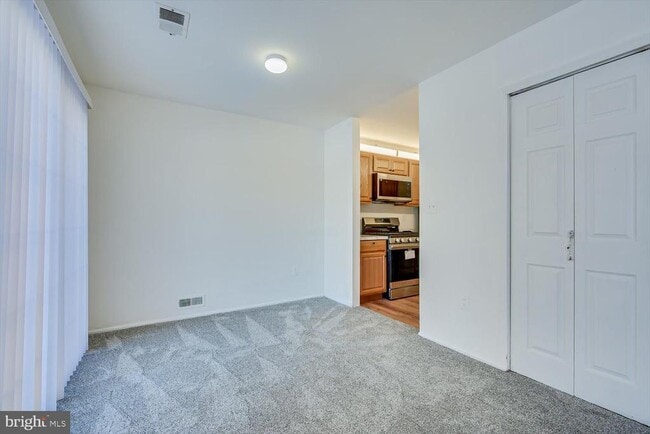 Building Photo - 60 O'Neill Ct