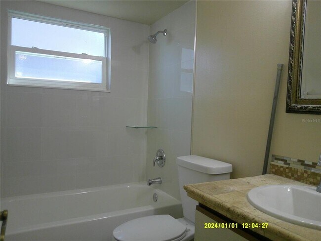Building Photo - 818 Vermont Woods Ln