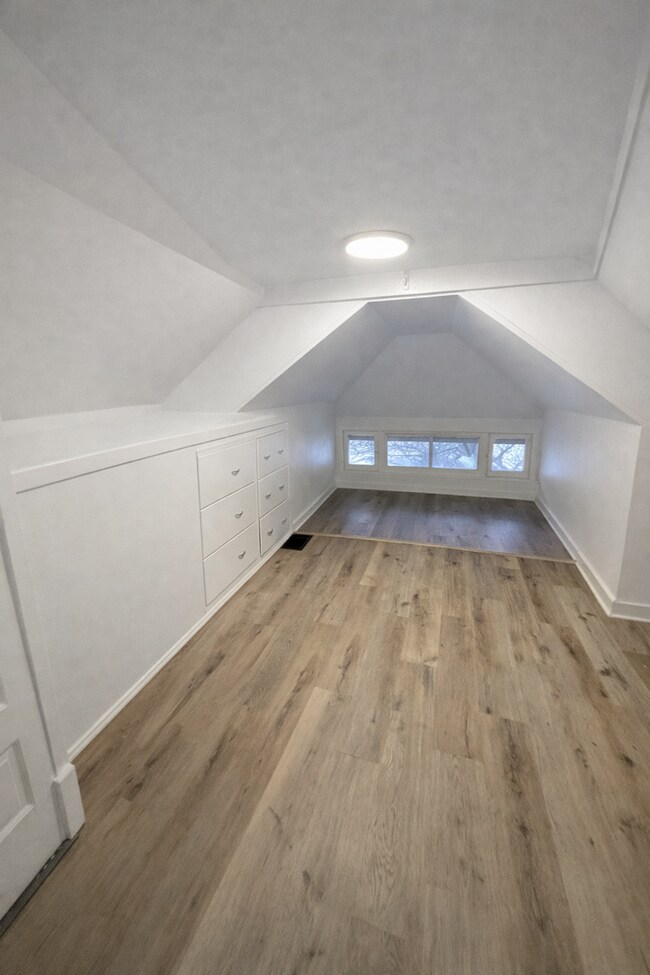 Building Photo - 740 E 800 S