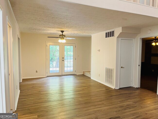 Building Photo - 2289 Roscoe Rd