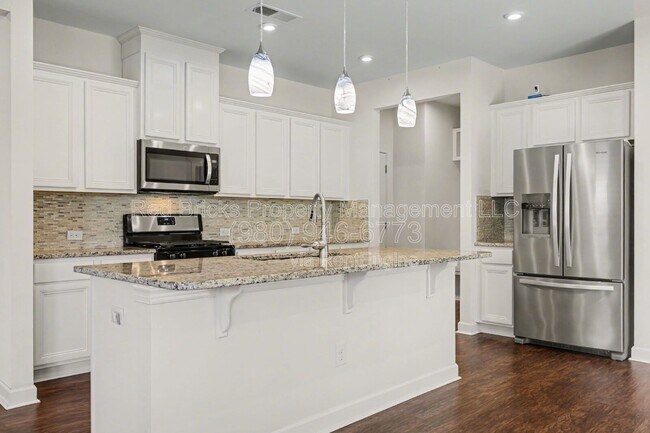 Building Photo - 11144 Comiskey Ln