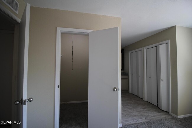 Building Photo - 351 Duanesburg St